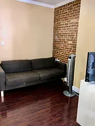 Rented by R New York