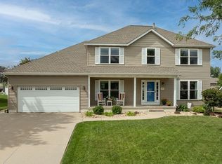6808 Stone Meadow Dr SW, Cedar Rapids, IA 52404