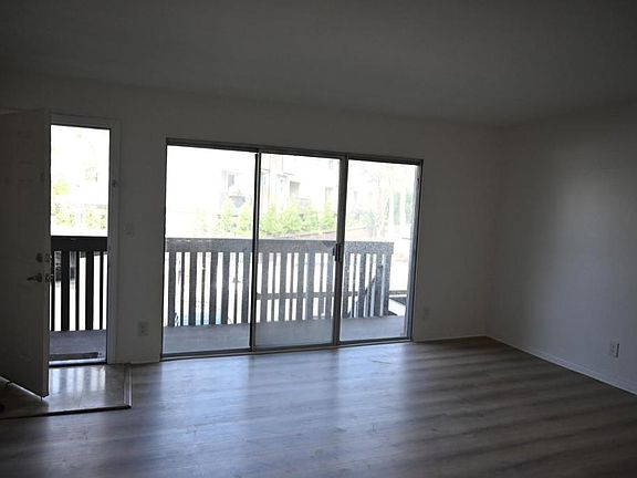 5th image of 23306 Marigold Ave Unit W-202