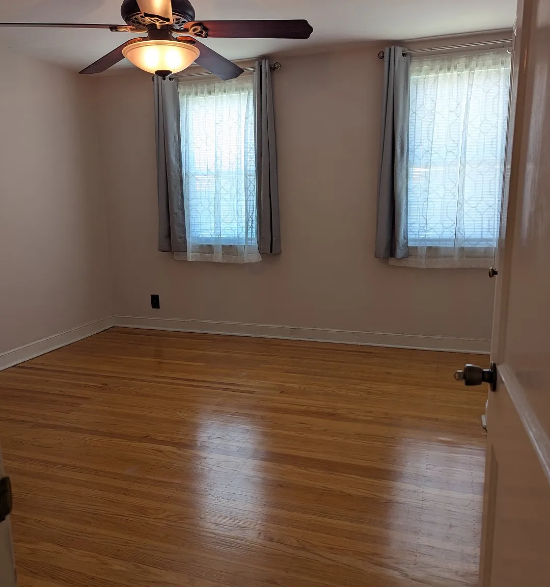 3 bed, 1.5 bath, 1120 sqft, $1,750 — Photo 2