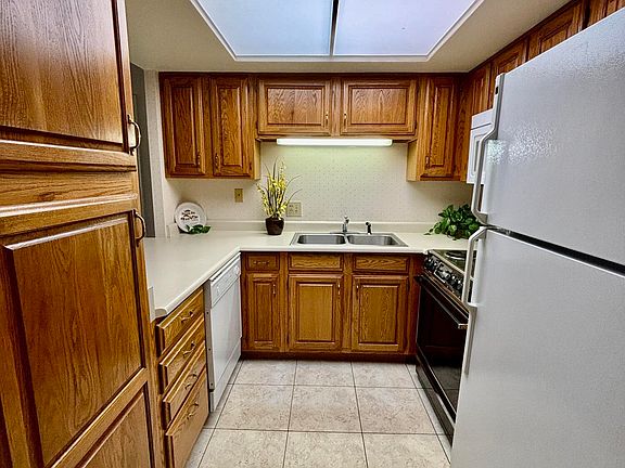 5th image of 10330 W THUNDERBIRD Boulevard #C123