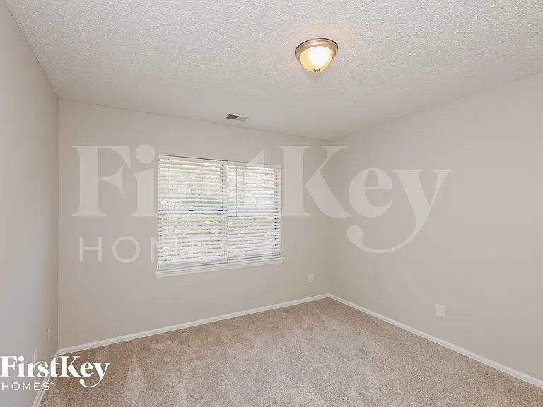 13835 Poppleton Ct — Photo 11