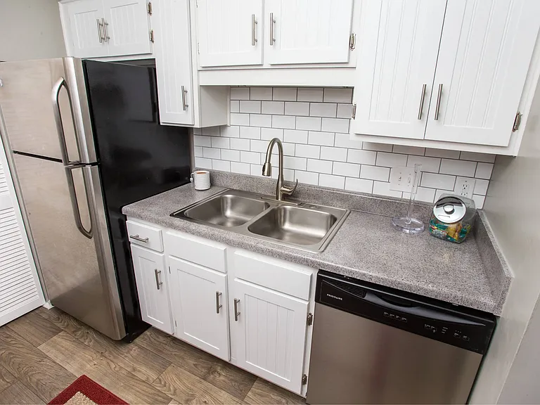 700 Riverchase Apartments — Photo 10