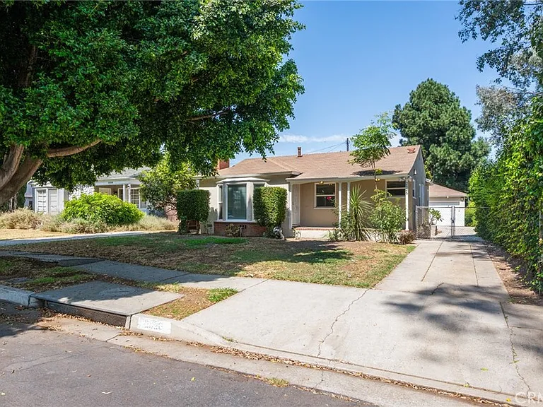 2526 Purdue Ave — Photo 2