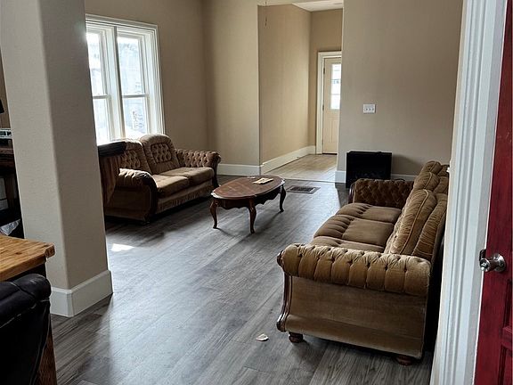 5th image of 9626 Main St