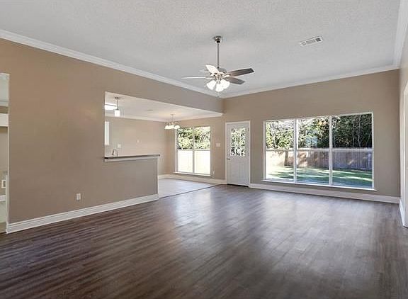 4th image of 608 Sunset Dr