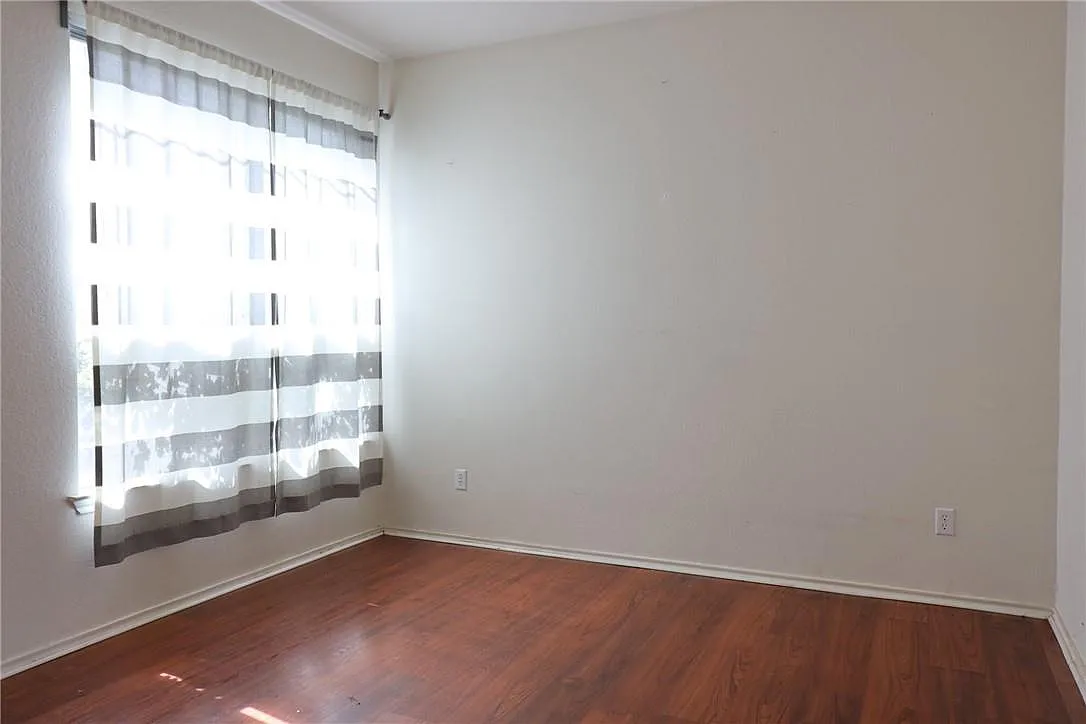 4 bed, 2.5 bath, 2277 sqft, $1,895 — Photo 2