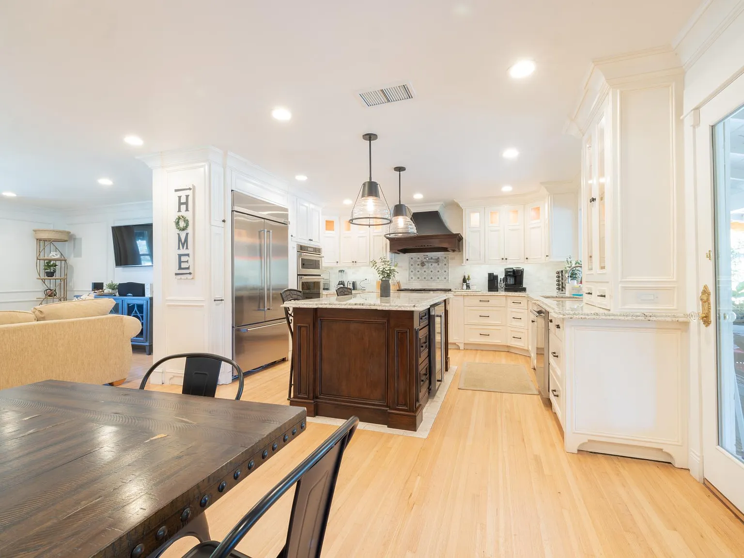 2 bed, 1708 sqft, $5,950 — Photo 3