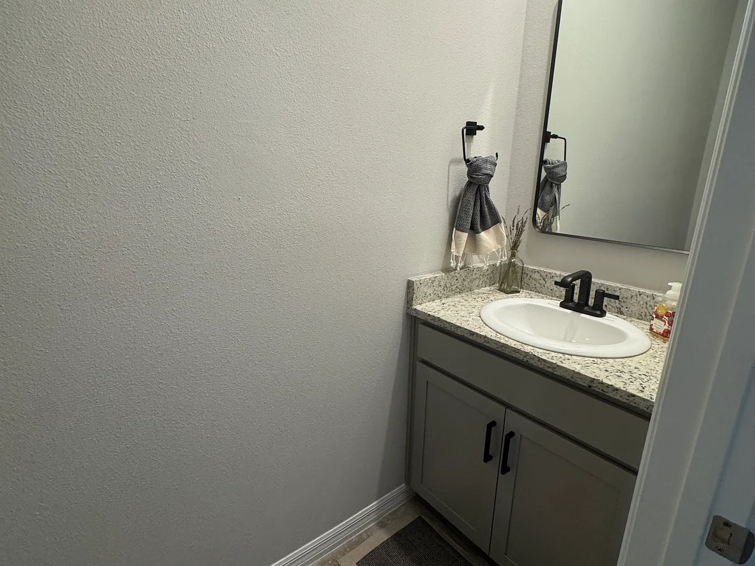 3 bed, 2.5 bath, 1673 sqft, $2,550 — Photo 3
