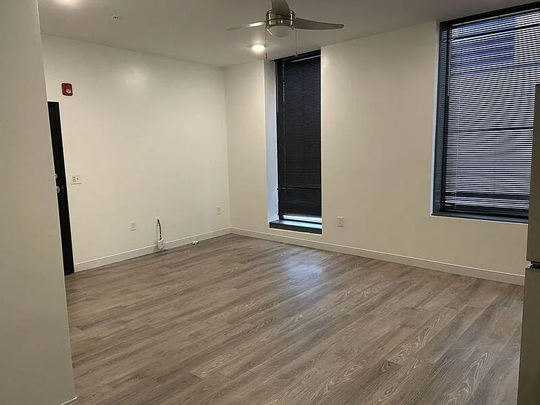 1 West Cary Apartments — Photo 22