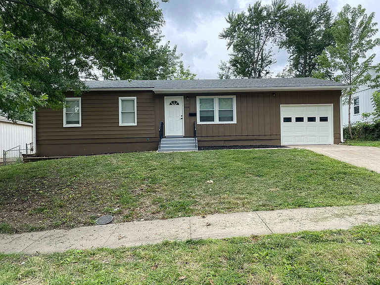 9306 Lewis Ave — Photo 1