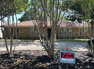 9406 Hunters Creek Dr, Dallas, TX 75243