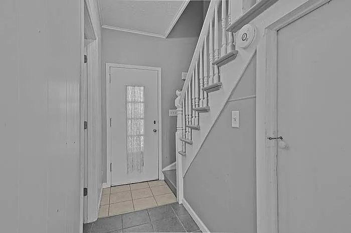 4 bed, 1918 sqft, $2,200 — Photo 3