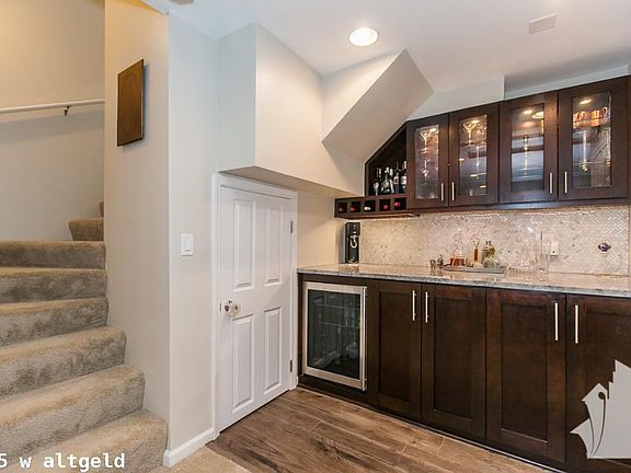 2nd image of 1635 W Altgeld St #1627
