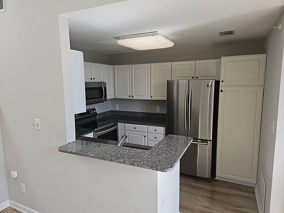 4th image of 320 W Martin St APT 204