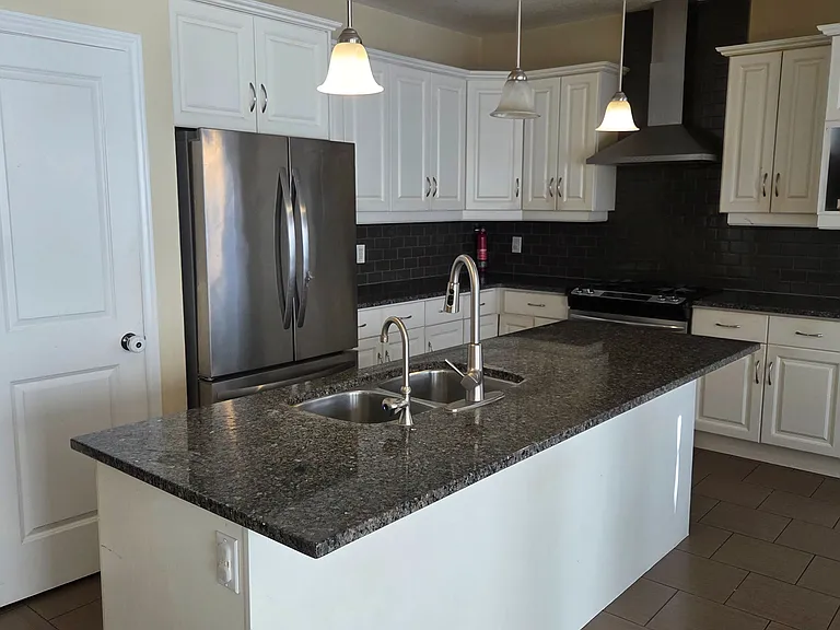 218 Tremaine Cres #MAIN - UPPER FLOORS — Photo 3