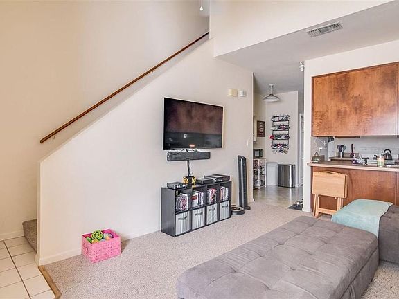 4th image of 1813 Seay Ct