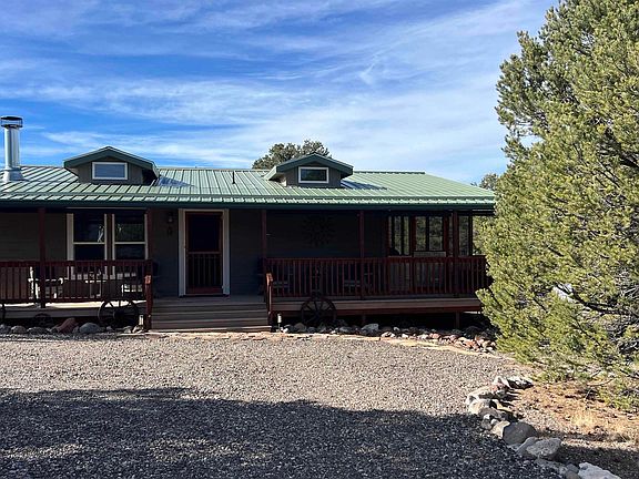 2nd image of 17 Branding Iron Rd