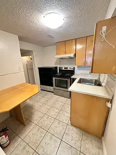 2 bed, 1.0 bath, 800 sqft, $1,800 — Photo 2