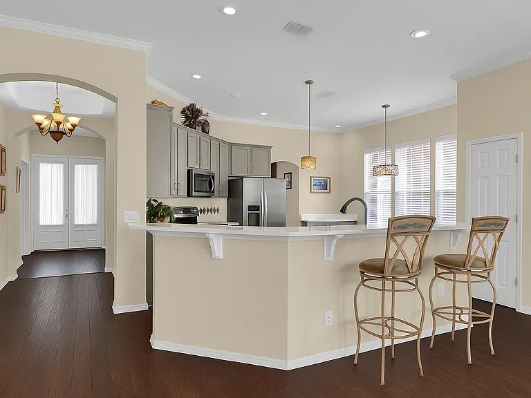 604 Nadina Pl — Photo 6