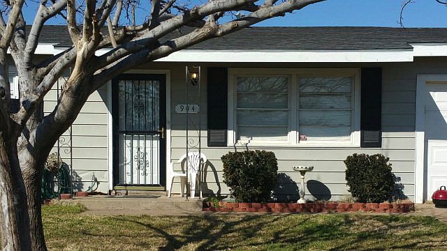 1st image of 904 Canyon Dr