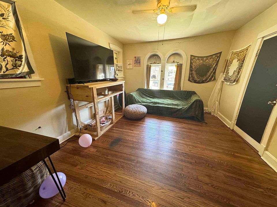 1st image of 3953-55 Fairview Ave APT 1E
