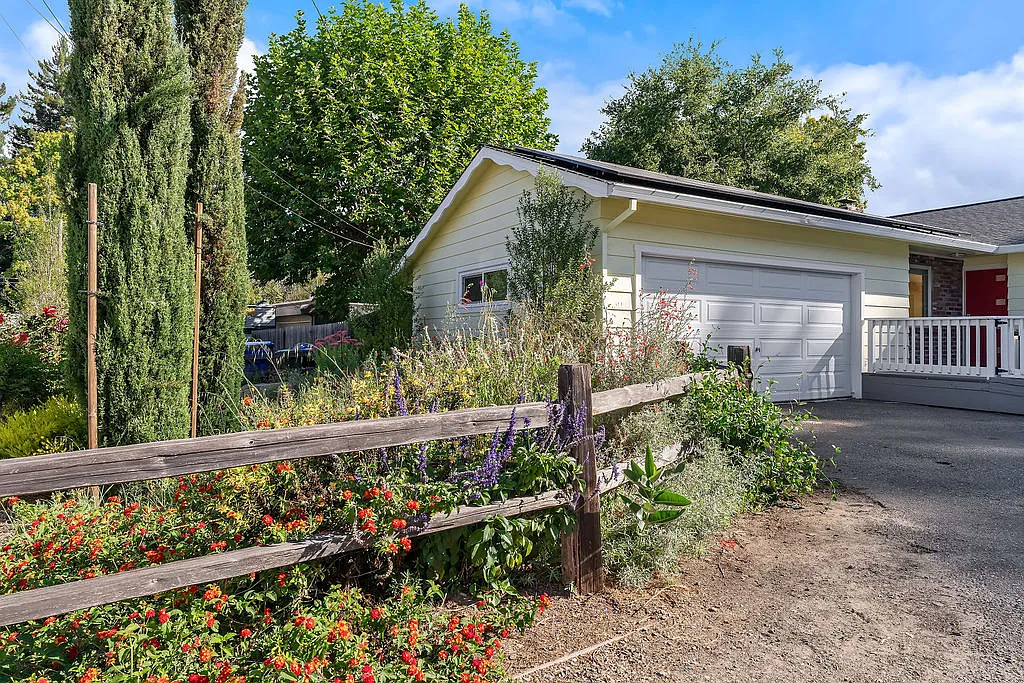 4 bed, 1725 sqft, $4,580 — Photo 3