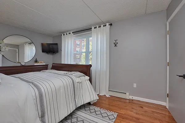 Sold by Remax Edge | media 16