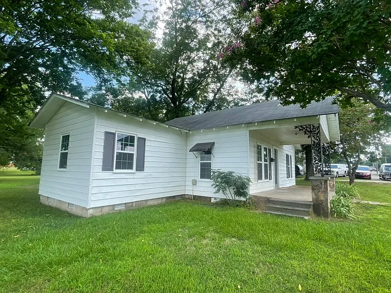 701 W McRae Ave — Photo 4
