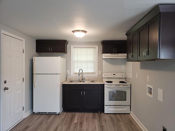 3rd image of 823 McNeil St