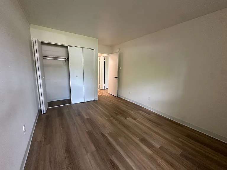 University Park Apartments near Cornell University — Photo 352
