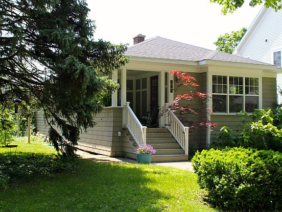 2nd image of 520 Forest Ave