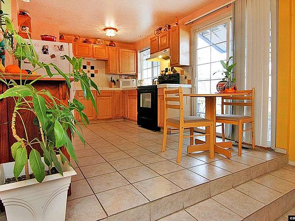 4th image of 2577 Janelle Dr