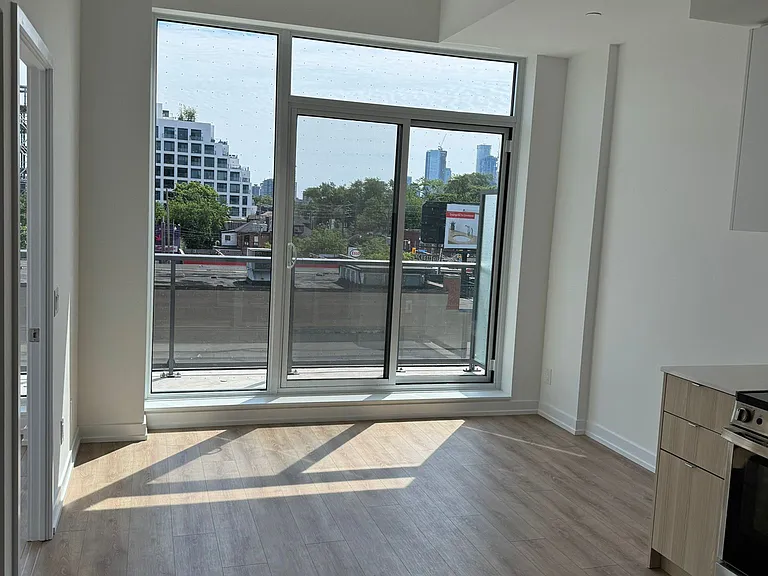 500 Dupont St #315 — Photo 6