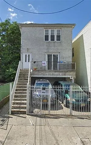 9 Leonard St #2 — Photo 1