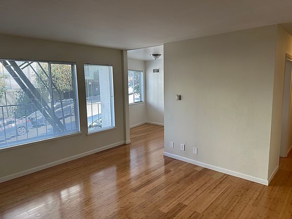 3rd image of 485 Warren Dr #2