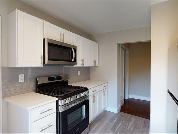 3rd image of 260 S 11th Ave #10936263