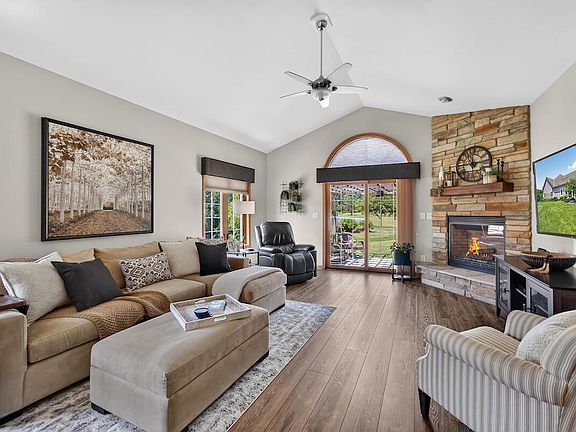 3rd image of W162N5533 Westwind DRIVE