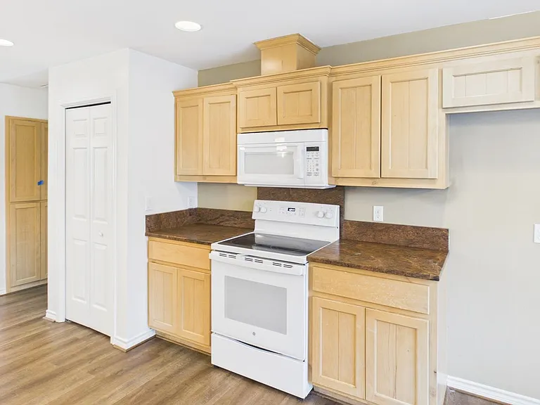 1721 Cherrywood Dr — Photo 15