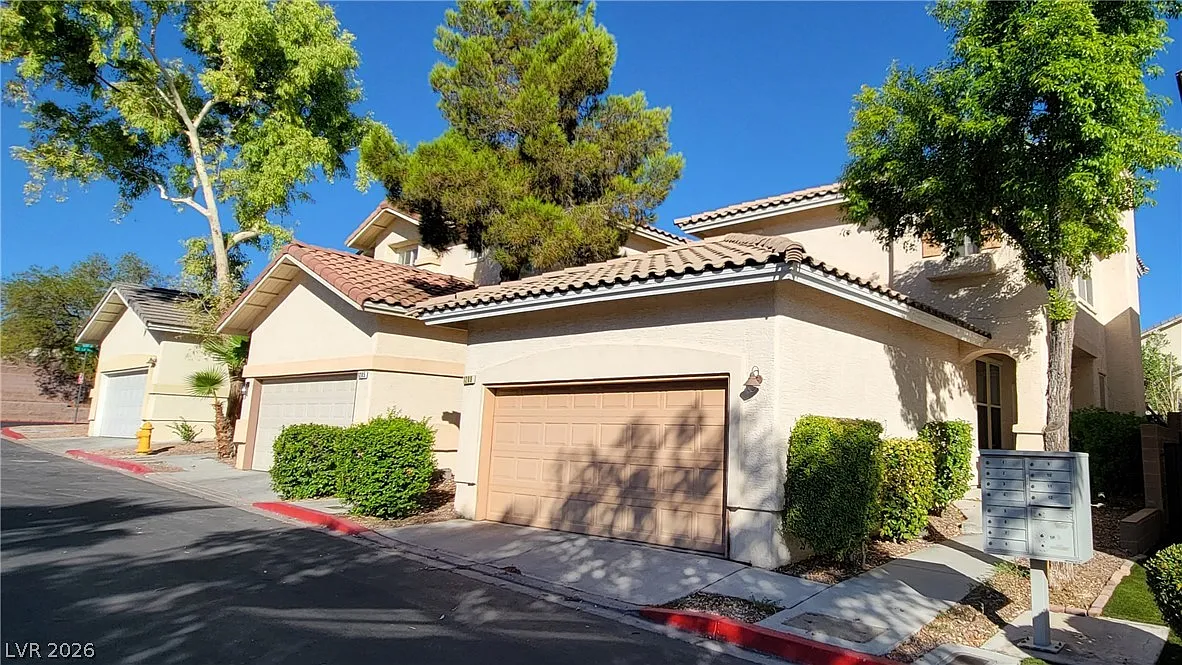 3 bed, 2.5 bath, 1398 sqft, $1,900 — Photo 1