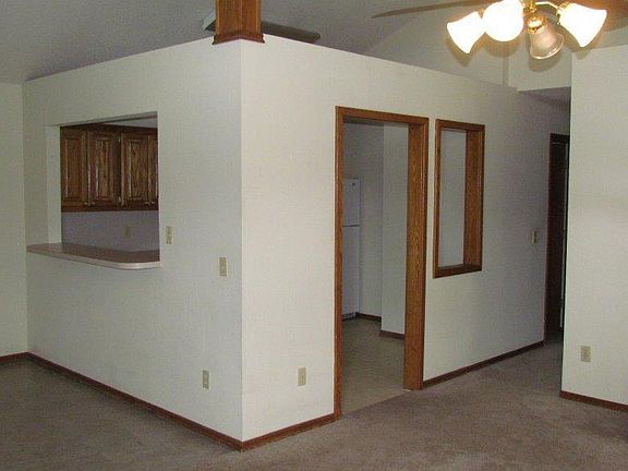 5th image of 909 NE 23rd St #911