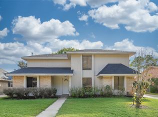 2822 Colonial Dr, Sugar Land, TX 77479