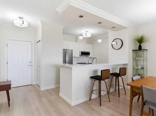 1010 W Arbour Lake Rd NW #2130, Calgary, AB T3G 4Y8