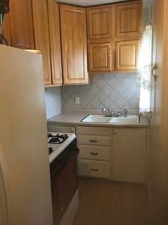 4th image of 242 E 23rd St