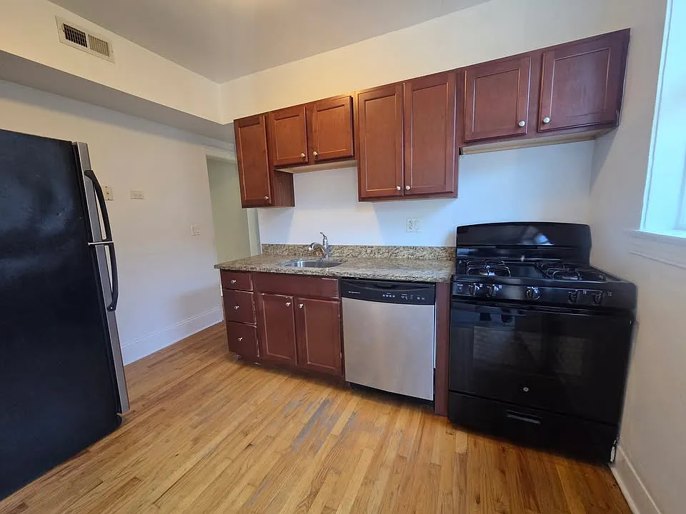 2 bed, 900 sqft, $1,700 — Photo 4