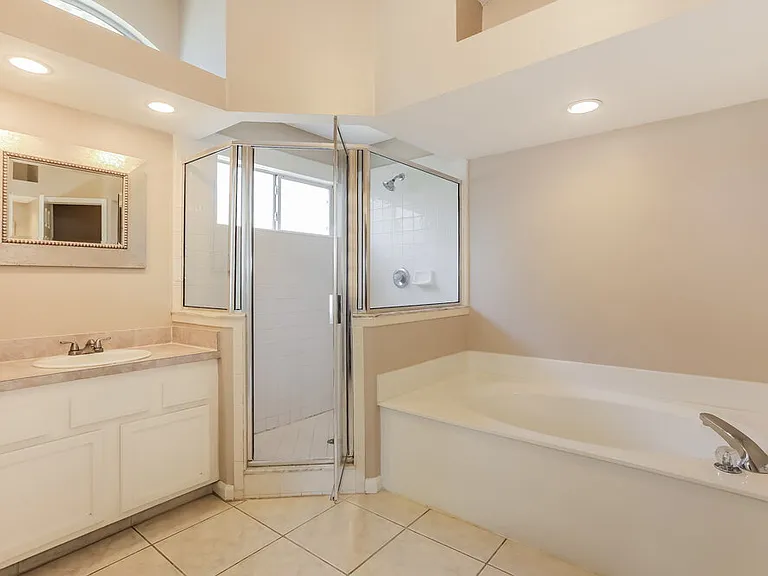 265 Maplewood Dr — Photo 12
