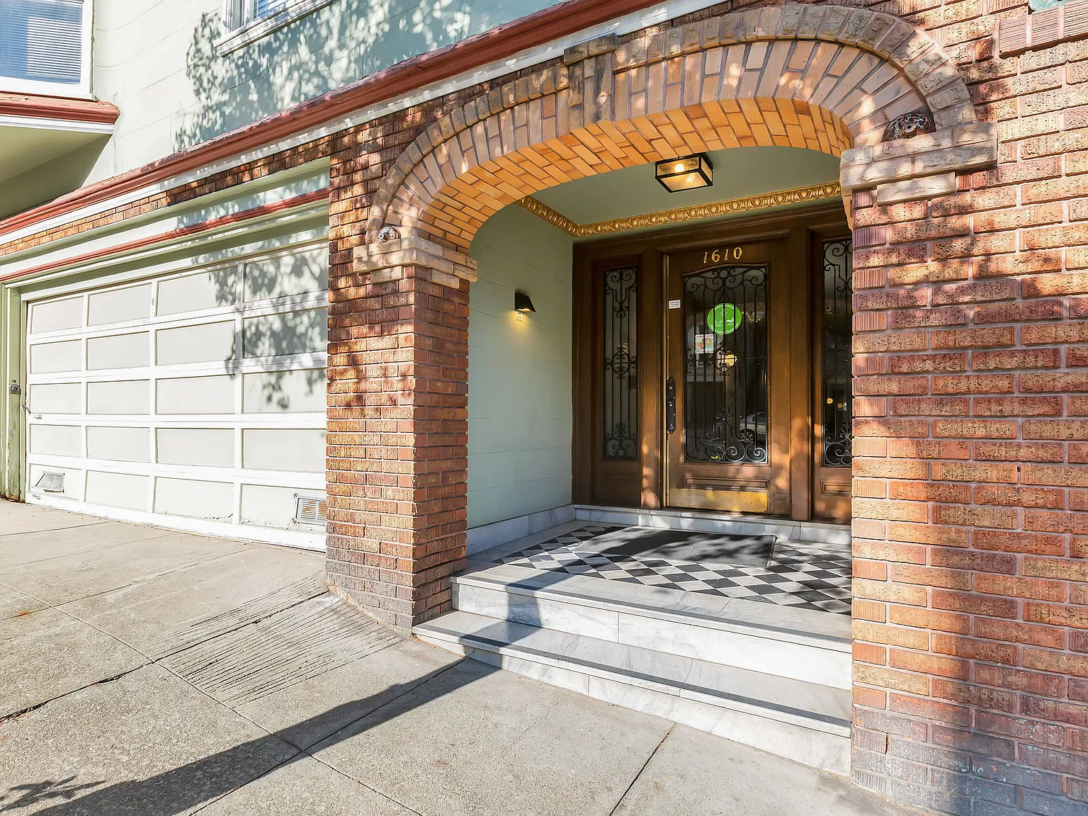 1610 Golden Gate — Photo 2