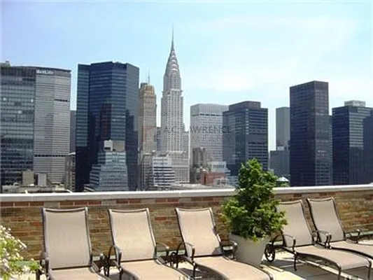 Sold by Aclawrence | media 13