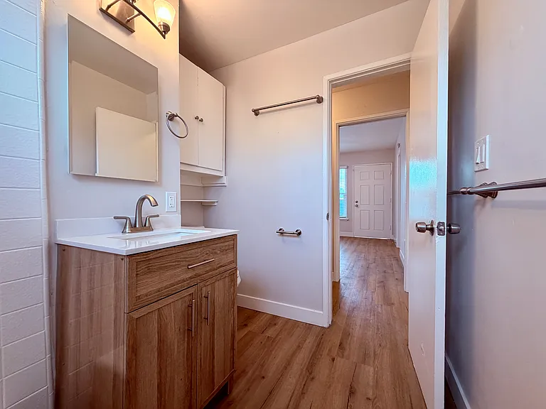 195 E Hullett St — Photo 19