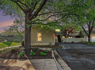 42 SW Pepper Tree Ln, Topeka, KS 66611